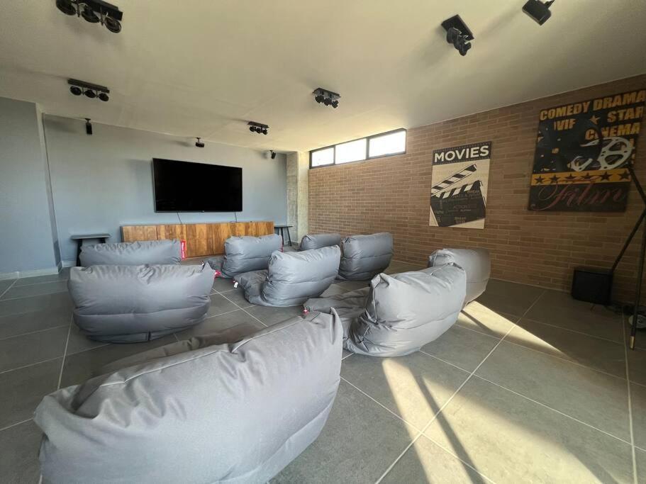 شقة Depa Boho Al Sur Pet Friendly Piscina Gym Sala De Cine غوادالاجارا المظهر الخارجي الصورة